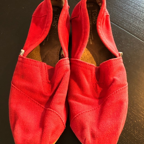 Red Toms slip on shoes - Picture 2 of 4